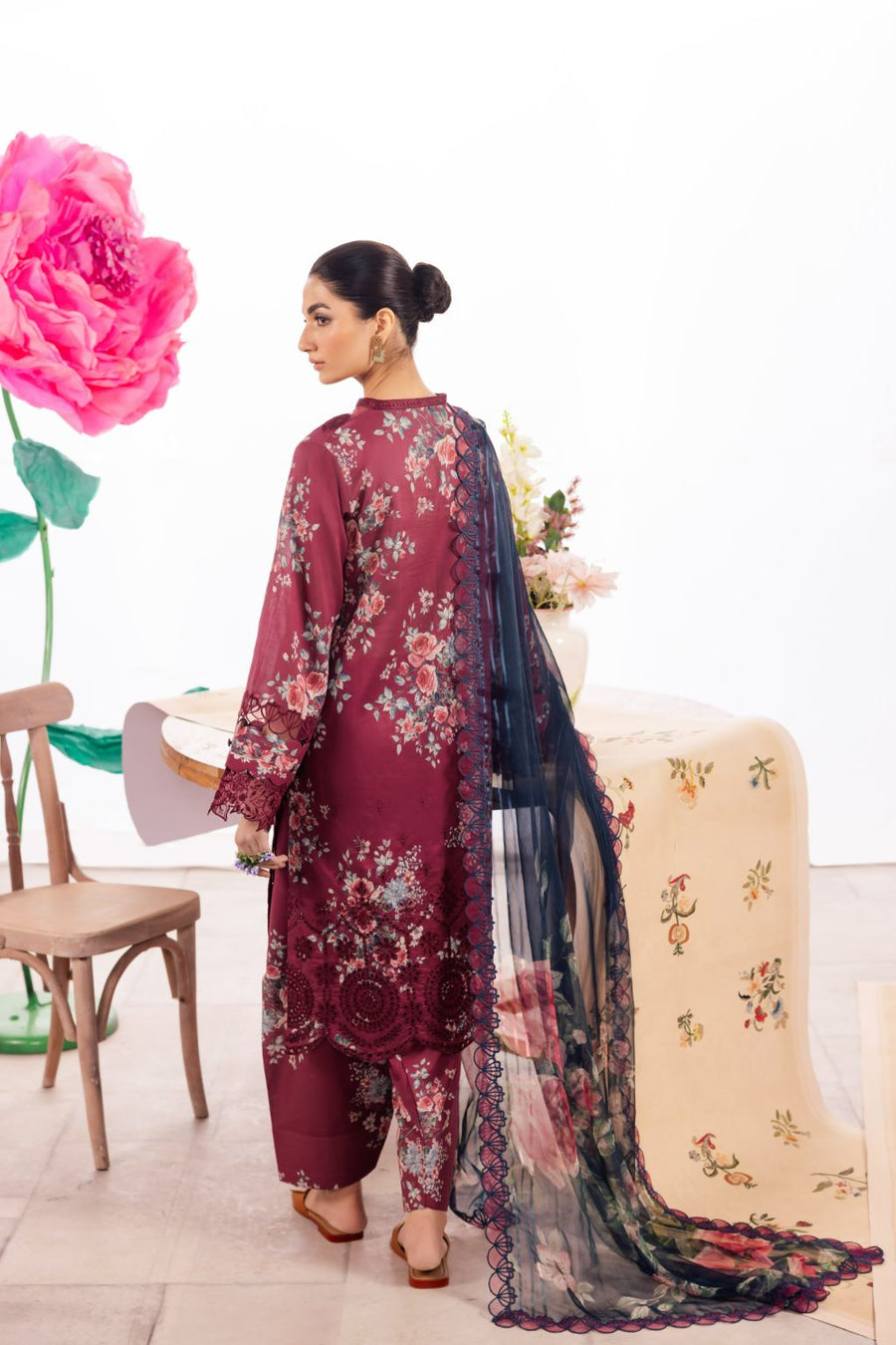 Iznik | Dahlia Embroidered Lawn | DL-11 - Pakistani Clothes for women, in United Kingdom and United States