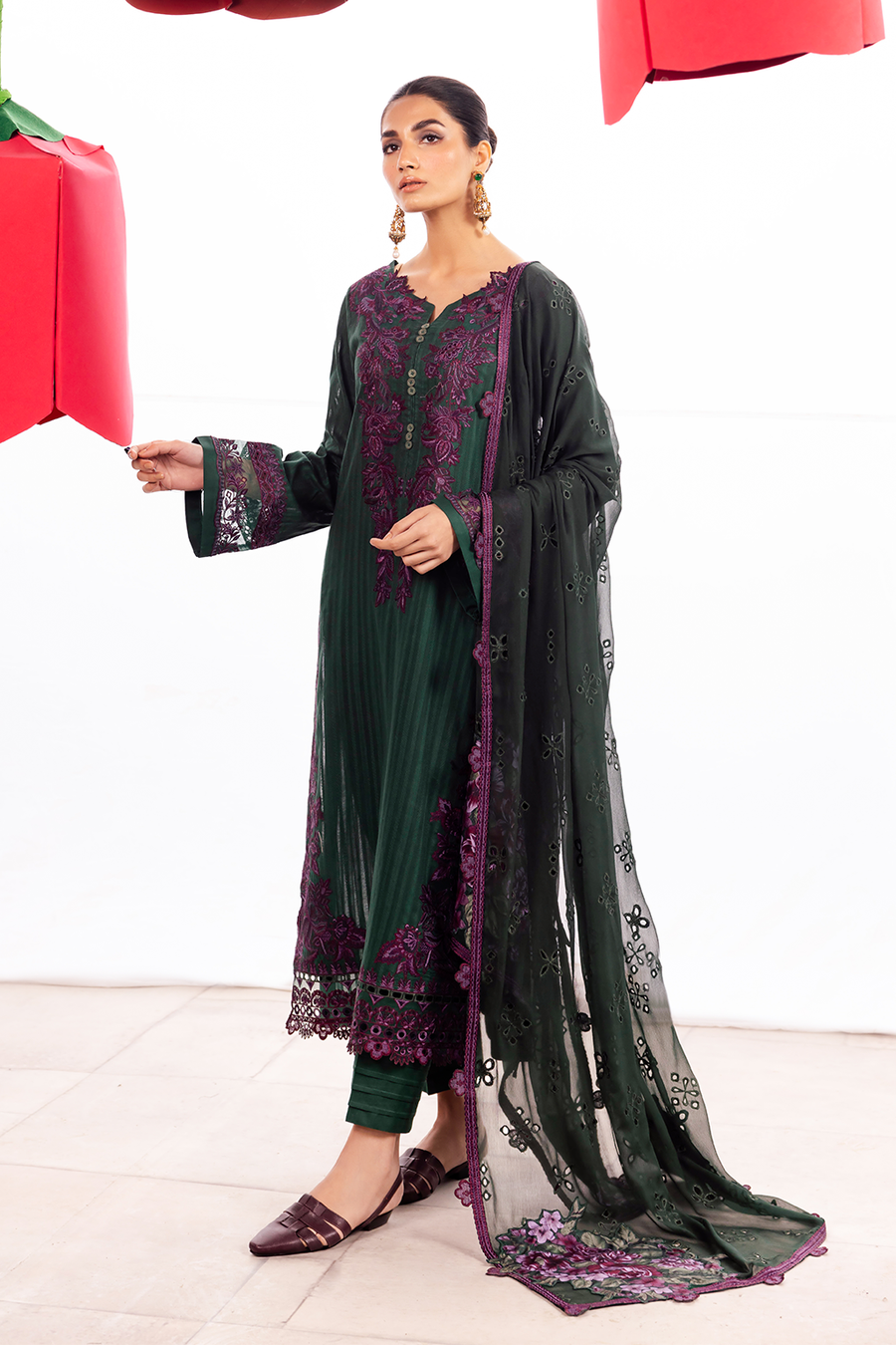 Iznik | Dahlia Embroidered Lawn | DL-02 - Pakistani Clothes for women, in United Kingdom and United States