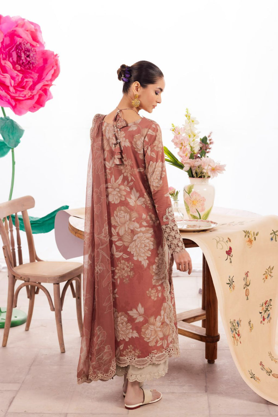 Iznik | Dahlia Embroidered Lawn | DL-12 - Pakistani Clothes for women, in United Kingdom and United States