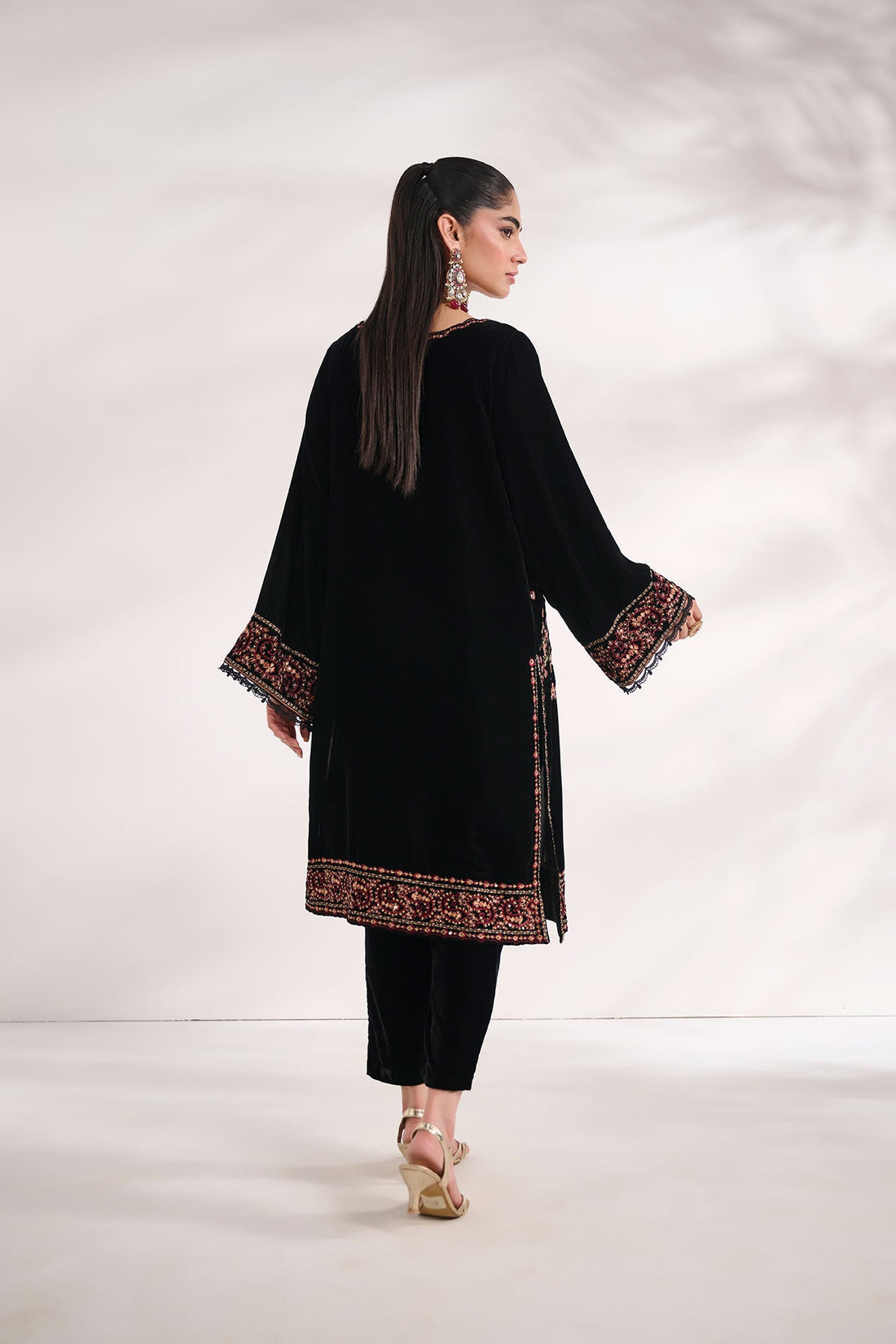 Dhanak | Velvet Edit | FW24DA-1894 BLACK