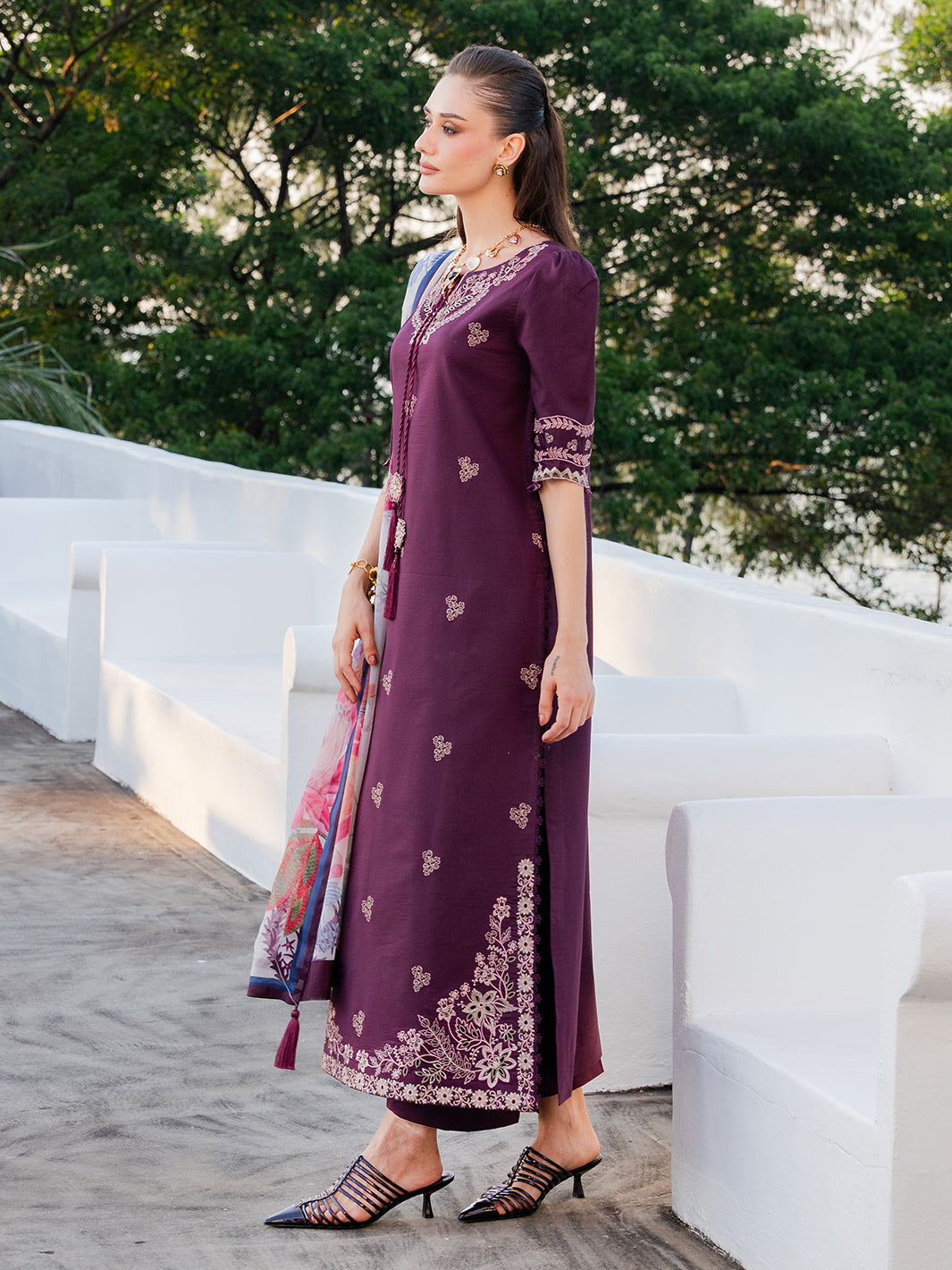 Izel | Dareen Luxury Lawn 26 | Meerab