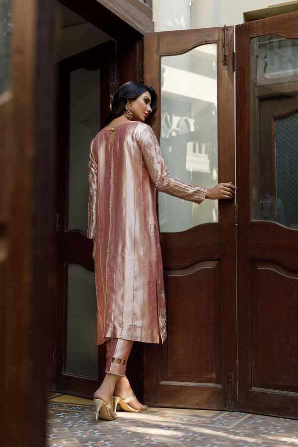 Wahajmkhan | Bahar Begum Formals | TISSUE PINK & MAGENTA SHAWL - Pakistani Clothes for women, in United Kingdom and United States