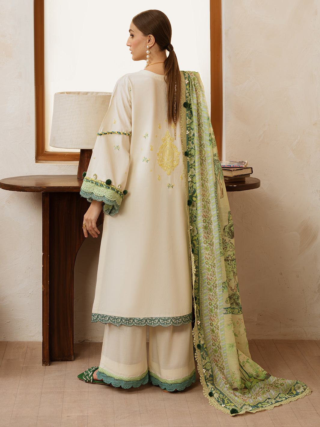 Mahnur | Florence Luxury Lawn 25 | MAHGUL