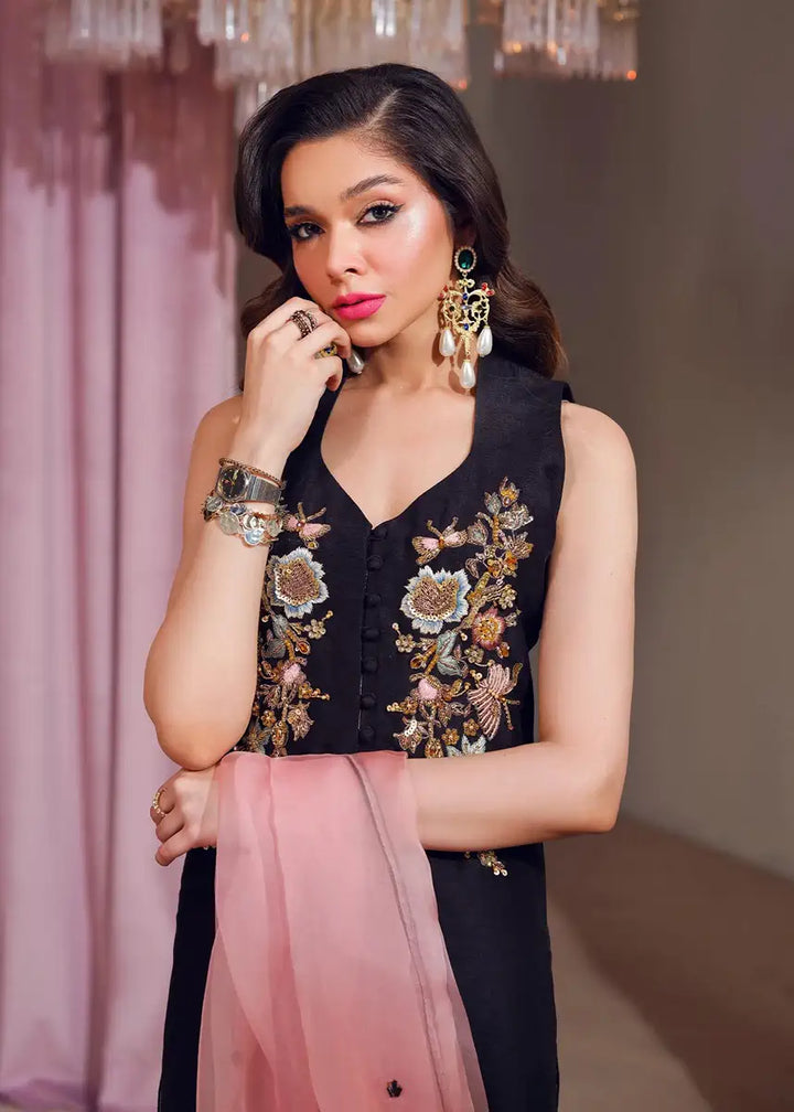 Mahum Asad | Forever and Ever Formals | Verve - Hoorain Designer Wear - Pakistani Ladies Branded Stitched Clothes in United Kingdom, United states, CA and Australia