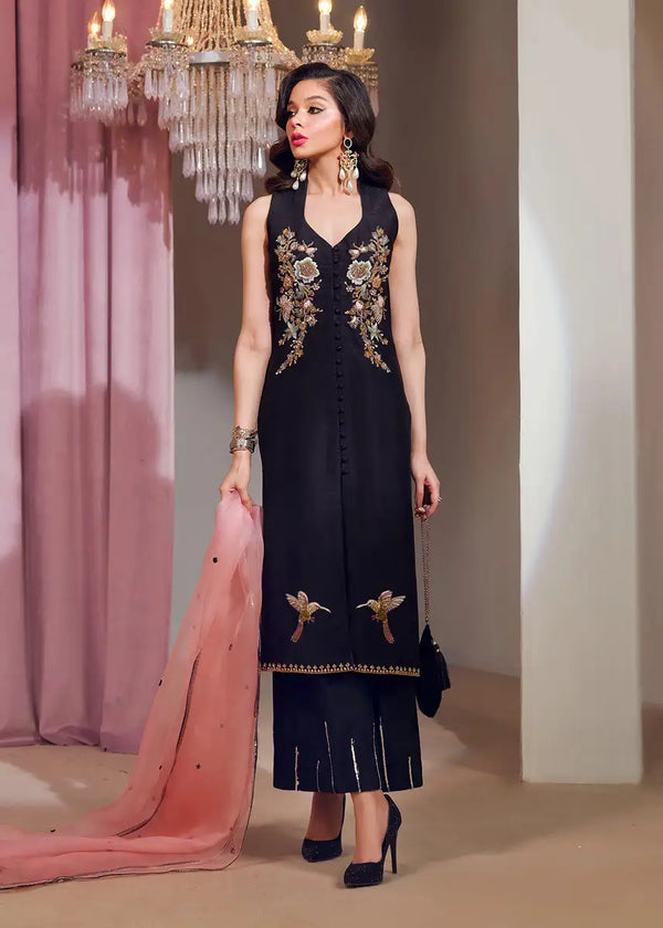 Mahum Asad | Forever and Ever Formals | Verve - Hoorain Designer Wear - Pakistani Ladies Branded Stitched Clothes in United Kingdom, United states, CA and Australia