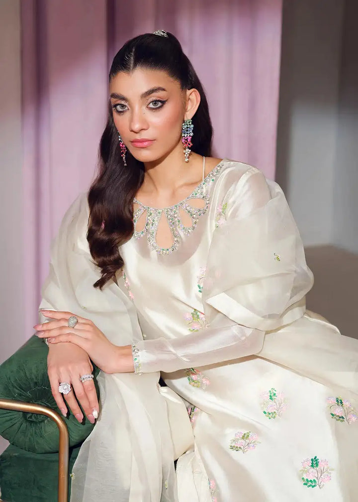 Mahum Asad | Forever and Ever Formals | Goddess - Hoorain Designer Wear - Pakistani Ladies Branded Stitched Clothes in United Kingdom, United states, CA and Australia