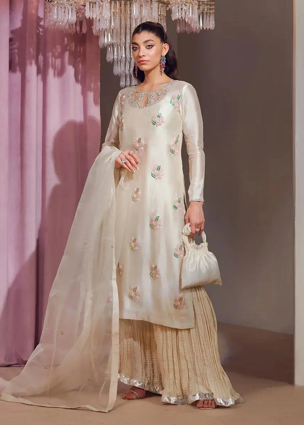 Mahum Asad | Forever and Ever Formals | Goddess - Hoorain Designer Wear - Pakistani Ladies Branded Stitched Clothes in United Kingdom, United states, CA and Australia