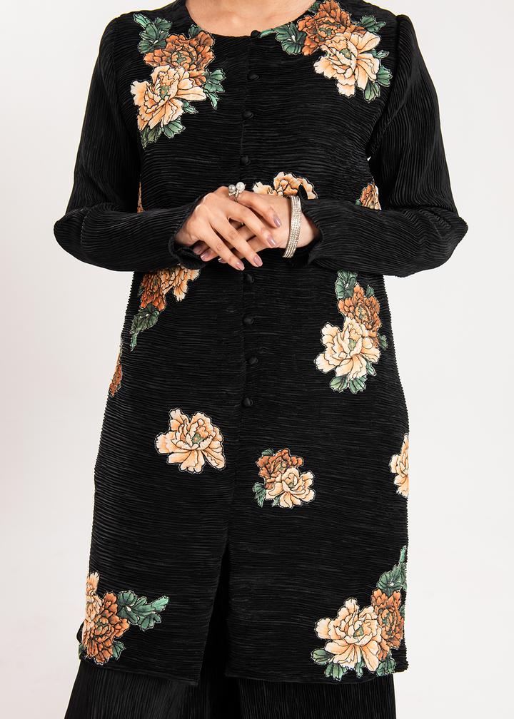 Maria Osama Khan | Claire Pleated Silk | Twilight - Hoorain Designer Wear - Pakistani Ladies Branded Stitched Clothes in United Kingdom, United states, CA and Australia
