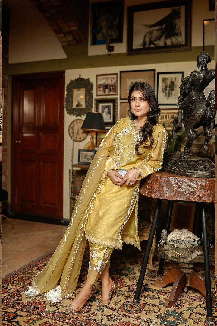 Leon | Leon Luxe Collection | ROSA BLANCA - Hoorain Designer Wear - Pakistani Ladies Branded Stitched Clothes in United Kingdom, United states, CA and Australia