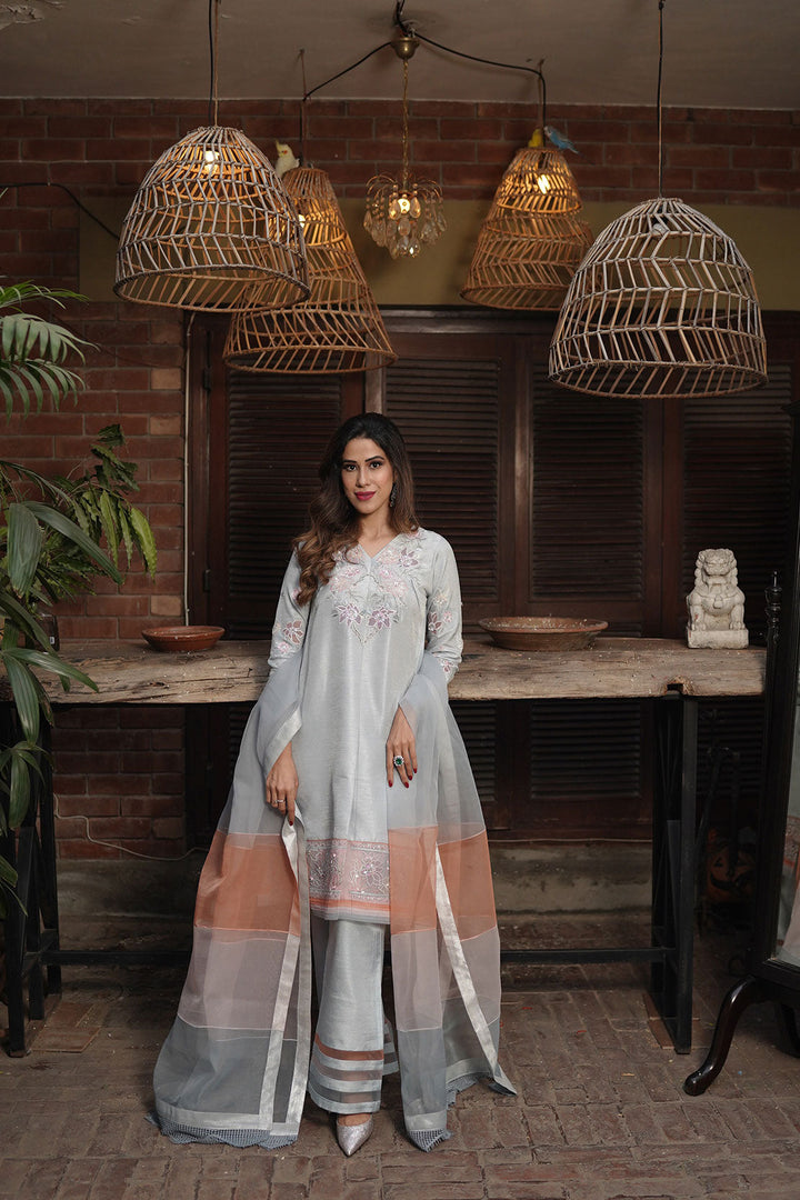 Leon | Leon Luxe Collection | Peach Oyster - Hoorain Designer Wear - Pakistani Ladies Branded Stitched Clothes in United Kingdom, United states, CA and Australia