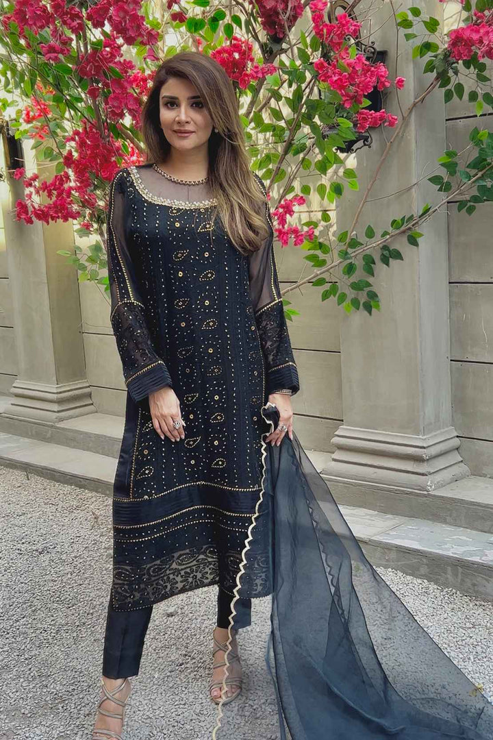 Leon | Leon Luxe Collection | RAVEN - Hoorain Designer Wear - Pakistani Ladies Branded Stitched Clothes in United Kingdom, United states, CA and Australia