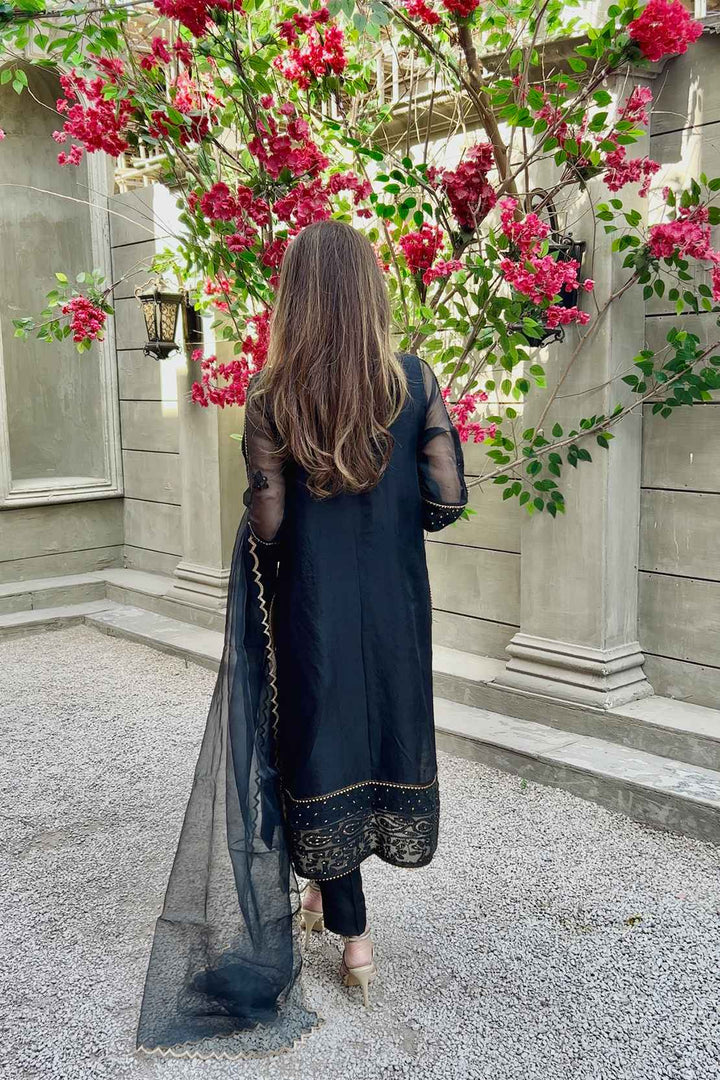 Leon | Leon Luxe Collection | RAVEN - Hoorain Designer Wear - Pakistani Ladies Branded Stitched Clothes in United Kingdom, United states, CA and Australia