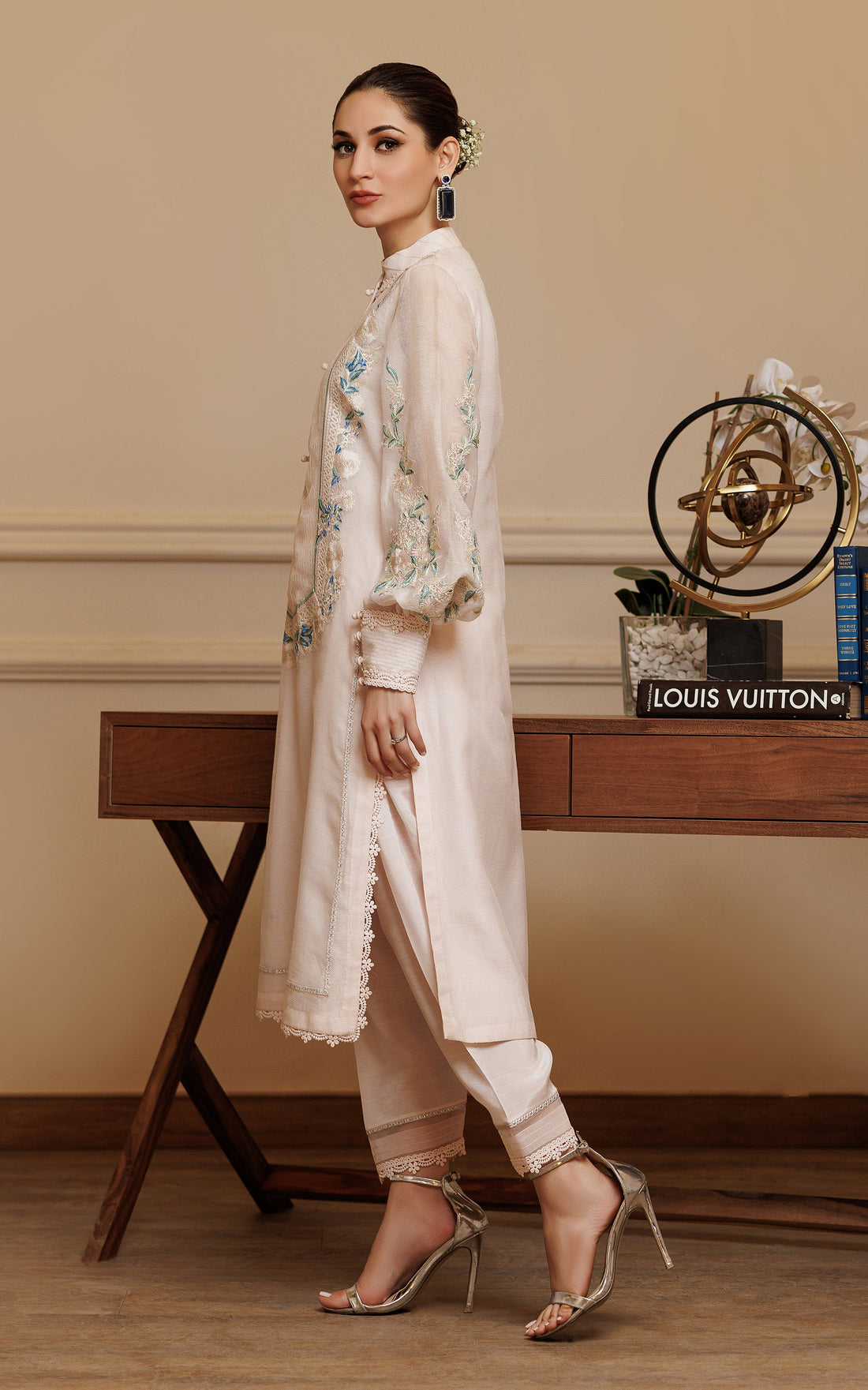 Threads and Motifs | Ready To Wear 2024 | 8972