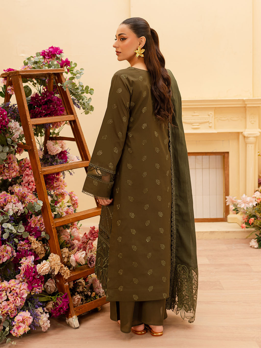 Mahnur | Twilight Luxury Lawn 25 | VALERIA