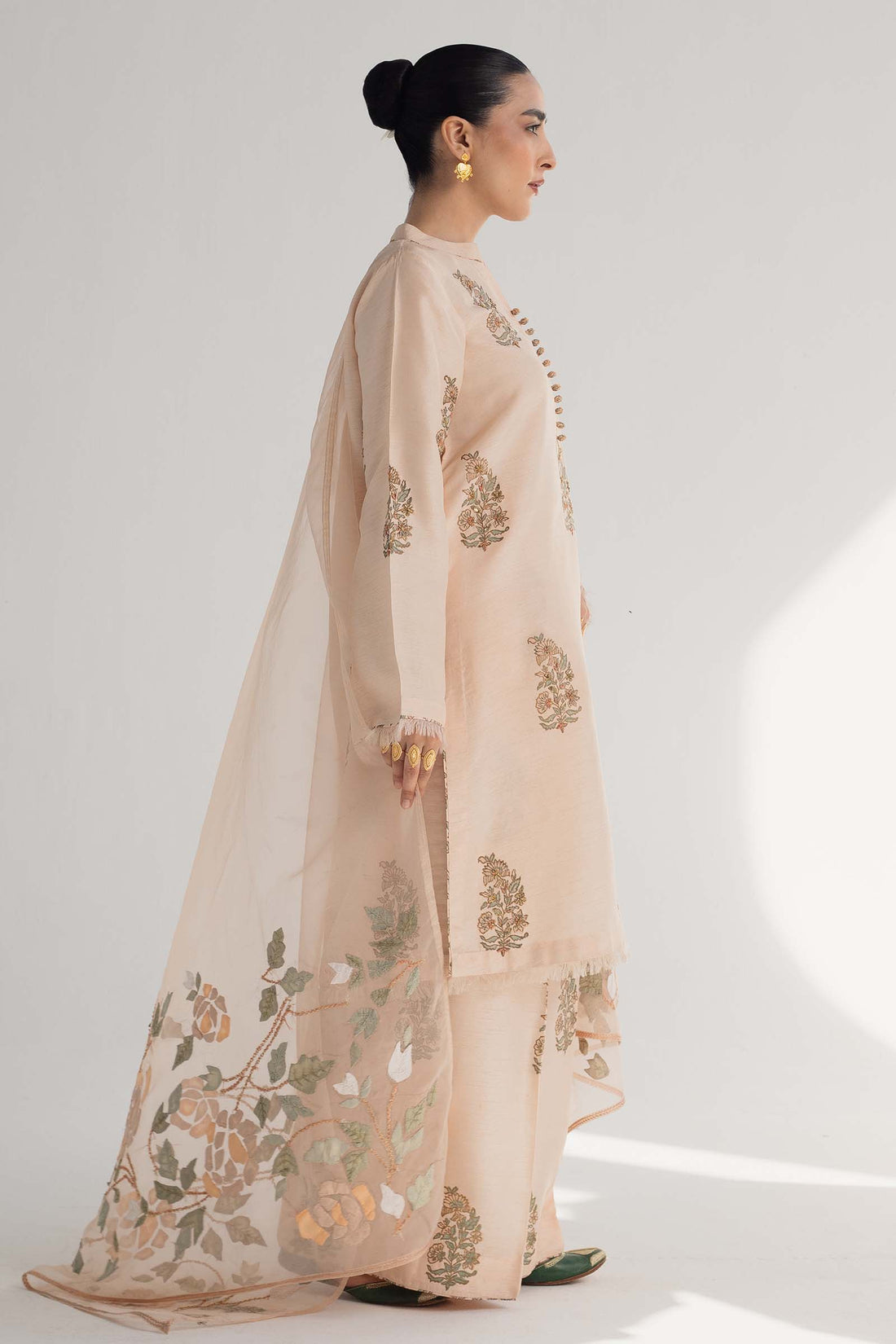 Zara Shahjahan | Handcrafted Suits | ZHC-049