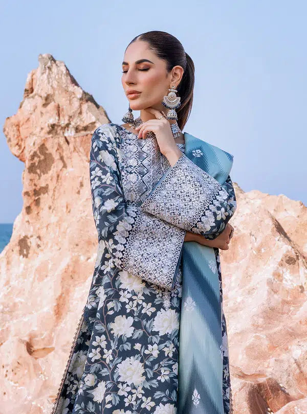 Zainab Chottani | Winter Shawls | Kinara - Hoorain Designer Wear - Pakistani Ladies Branded Stitched Clothes in United Kingdom, United states, CA and Australia