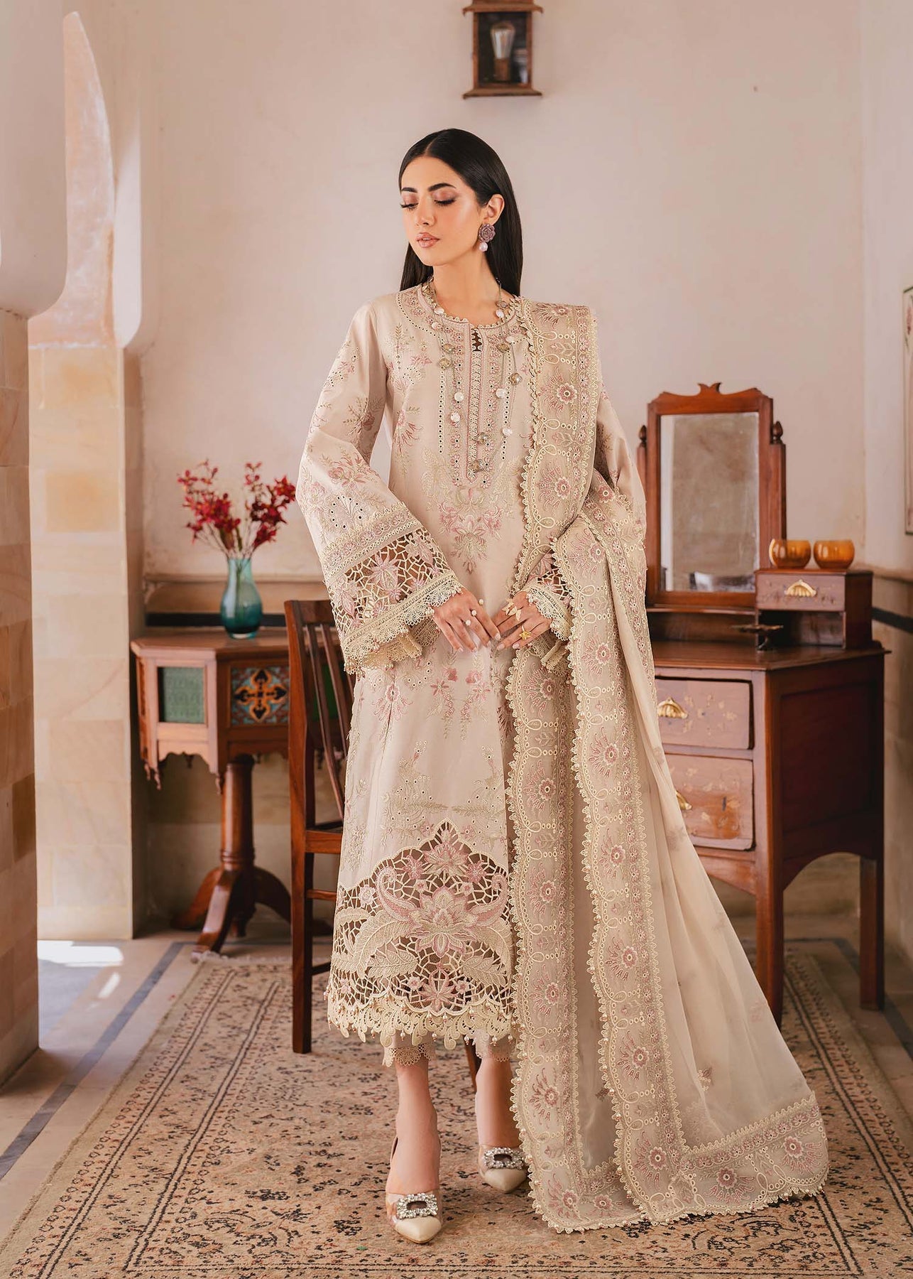 Akbaraslam | Hayat Luxury Lawn 24 | DAISY - Pakistani Clothes - Hoorain Designer Wear