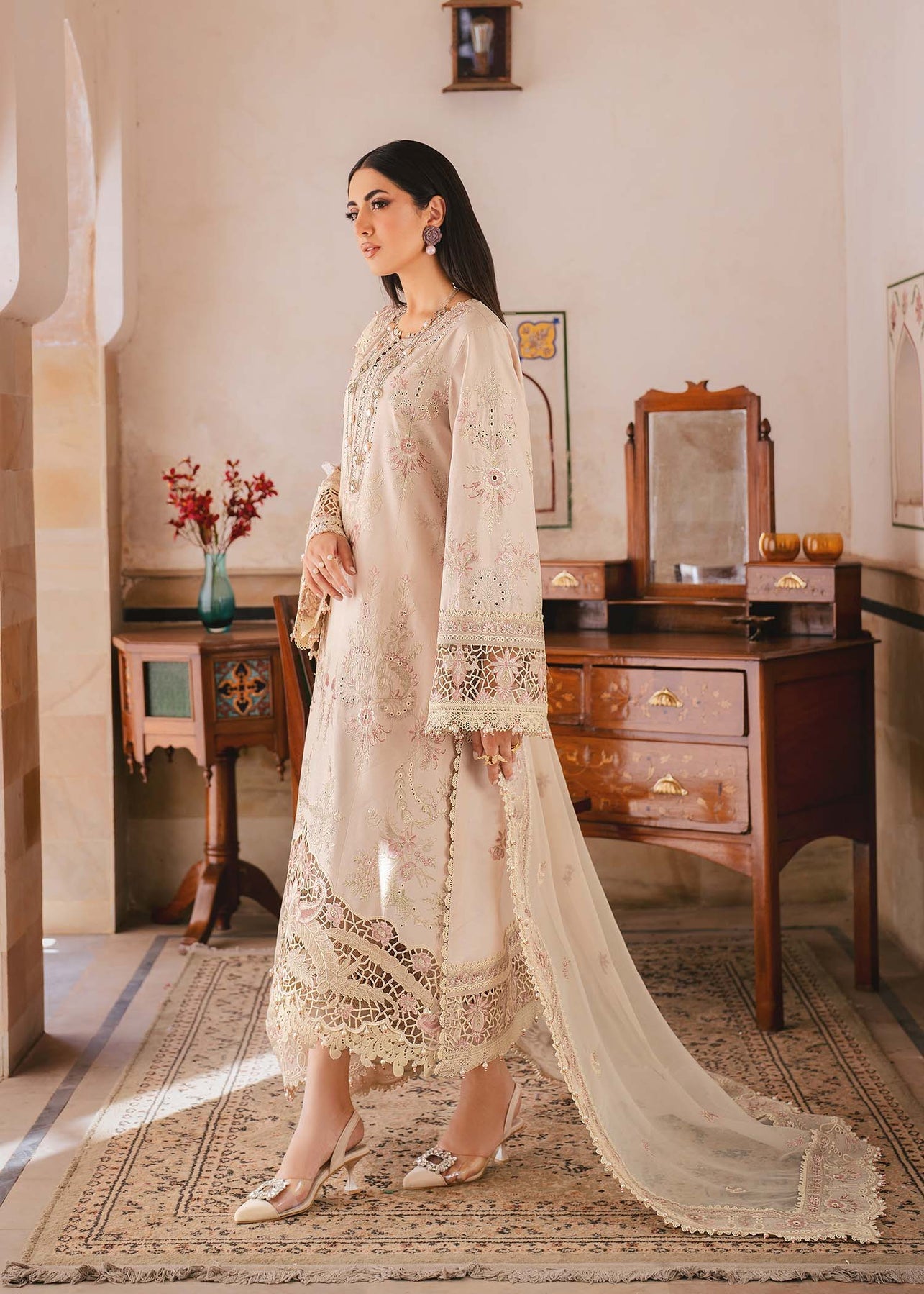 Akbaraslam | Hayat Luxury Lawn 24 | DAISY - Pakistani Clothes - Hoorain Designer Wear