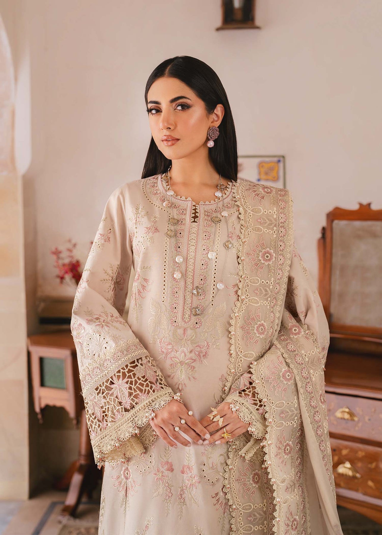 Akbaraslam | Hayat Luxury Lawn 24 | DAISY - Pakistani Clothes - Hoorain Designer Wear