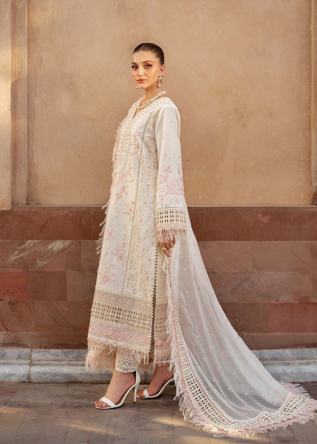 Akbaraslam | Hayat Luxury Lawn 24 | FAUNA - Pakistani Clothes - Hoorain Designer Wear