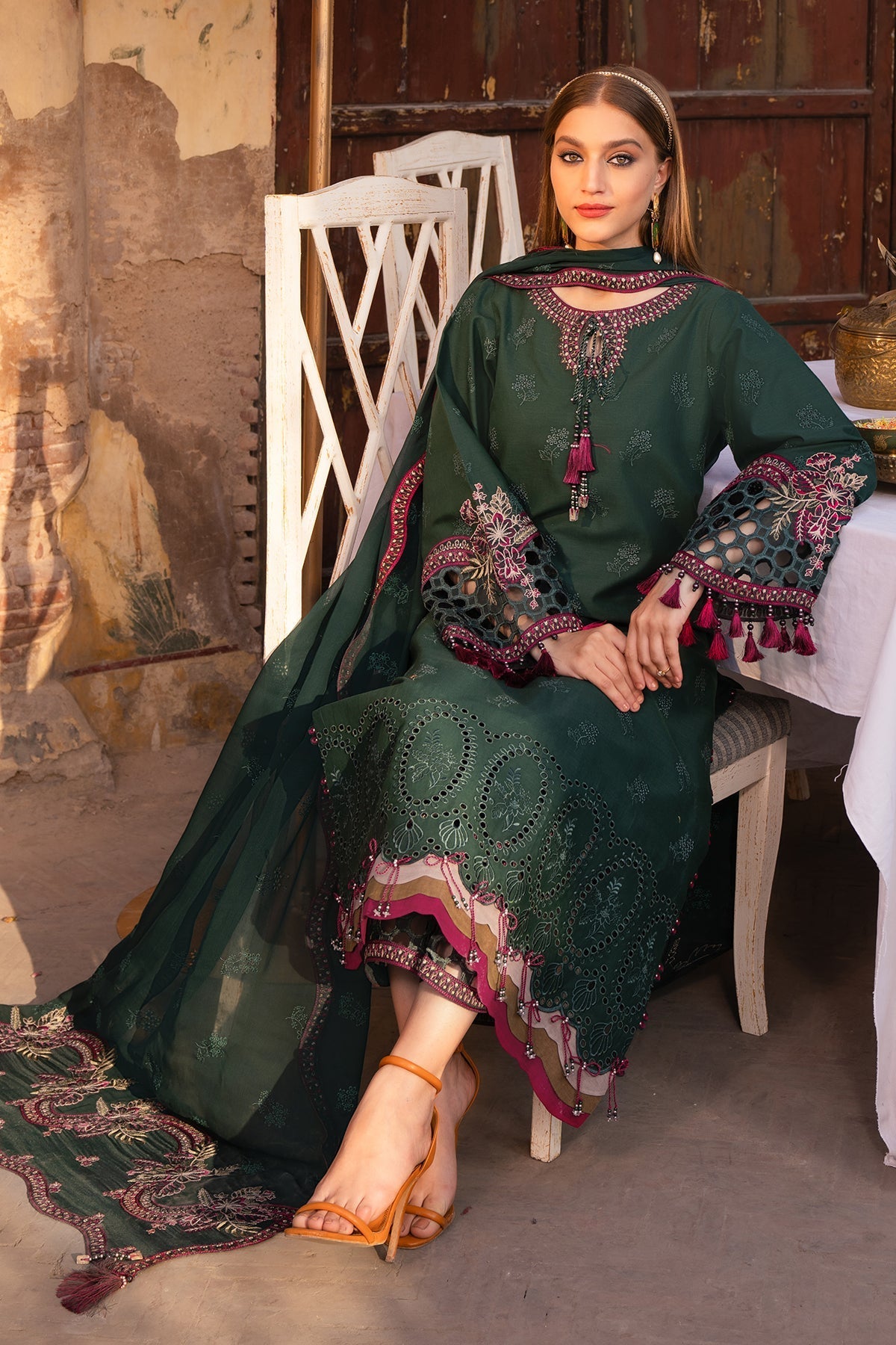 Alizeh | Rawayat Luxury Lawn 24 | Nafisa - Pakistani Clothes - Hoorain Designer Wear