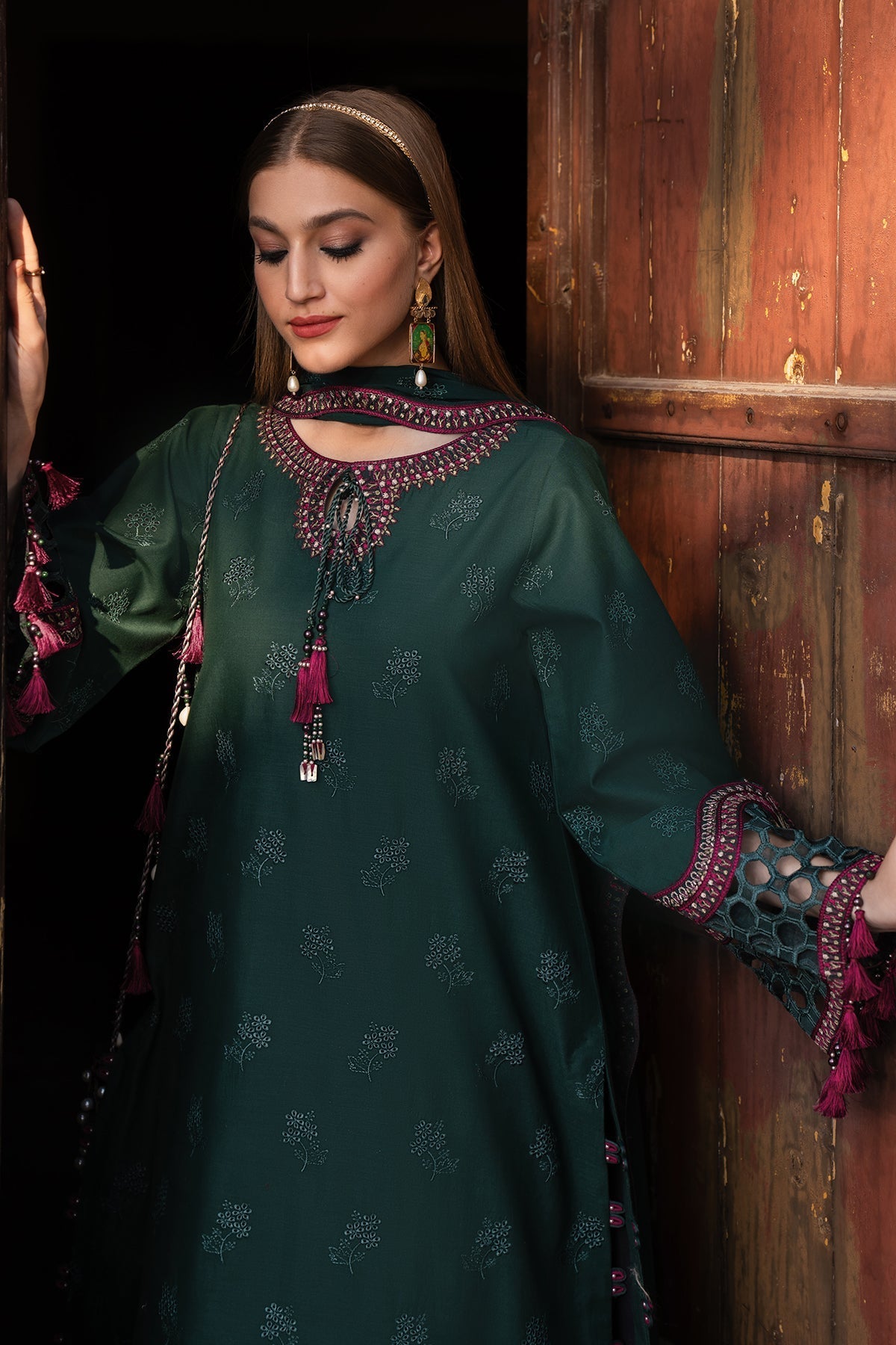 Alizeh | Rawayat Luxury Lawn 24 | Nafisa - Pakistani Clothes - Hoorain Designer Wear