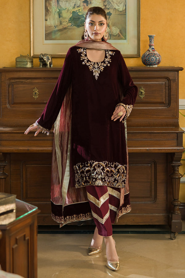 Ammara Khan | Velvet 23/24 | PLUM VELVET KURTA SHALWAR SET (D-08) - Hoorain Designer Wear - Pakistani Ladies Branded Stitched Clothes in United Kingdom, United states, CA and Australia