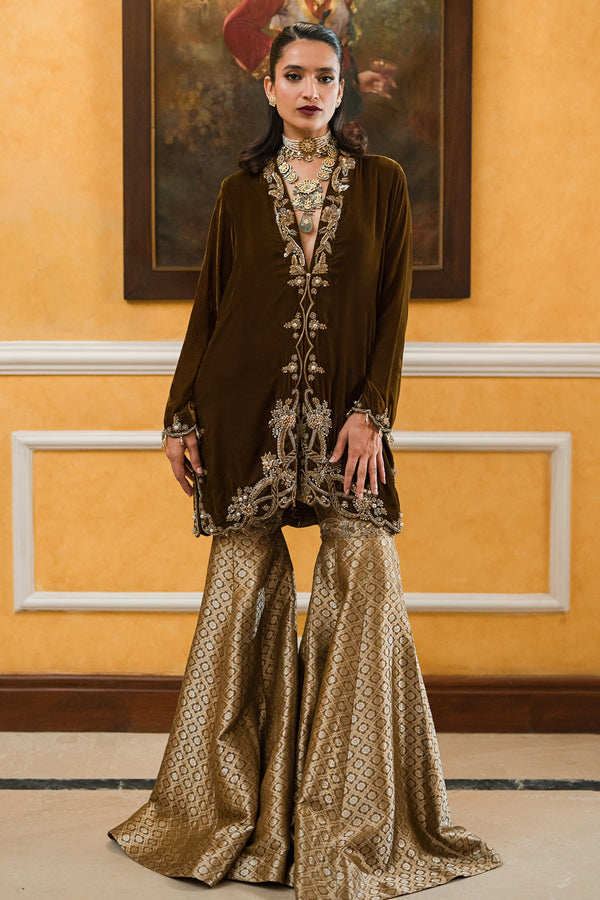 Ammara Khan | Velvet 23/24 | CONTEMPORARY GHARARA SET (D-09-B) - Hoorain Designer Wear - Pakistani Ladies Branded Stitched Clothes in United Kingdom, United states, CA and Australia
