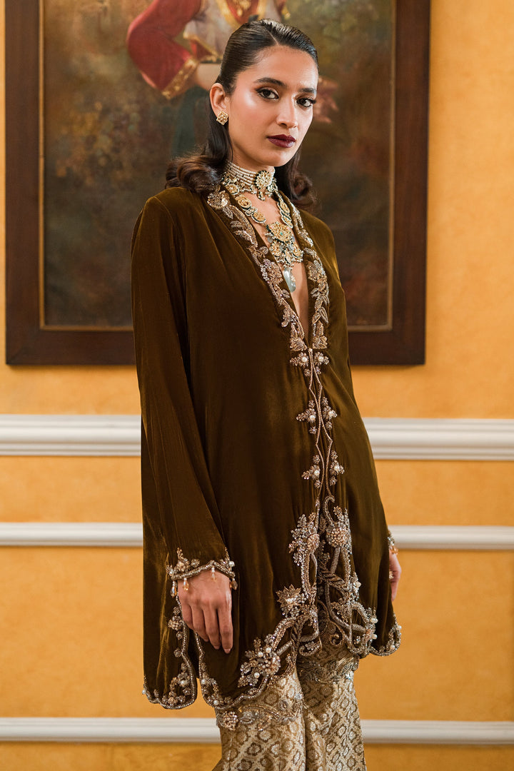Ammara Khan | Velvet 23/24 | CONTEMPORARY GHARARA SET (D-09-B) - Hoorain Designer Wear - Pakistani Ladies Branded Stitched Clothes in United Kingdom, United states, CA and Australia