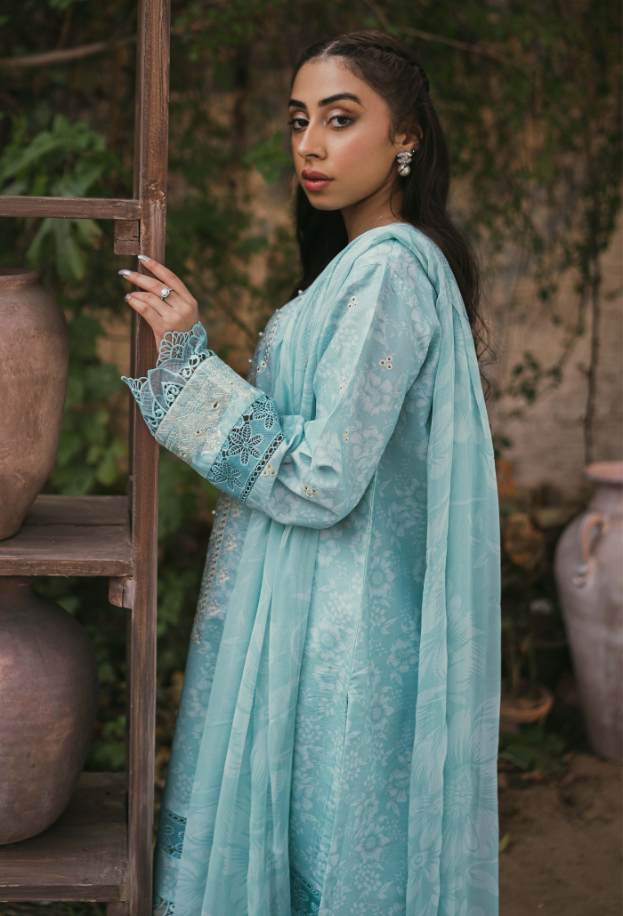Humdum | Gardenia Lawn | D07 - Hoorain Designer Wear - Pakistani Ladies Branded Stitched Clothes in United Kingdom, United states, CA and Australia