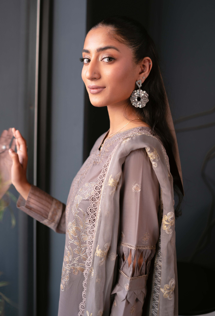Humdum | Meraki Lawn 24 | d07 - Hoorain Designer Wear - Pakistani Ladies Branded Stitched Clothes in United Kingdom, United states, CA and Australia