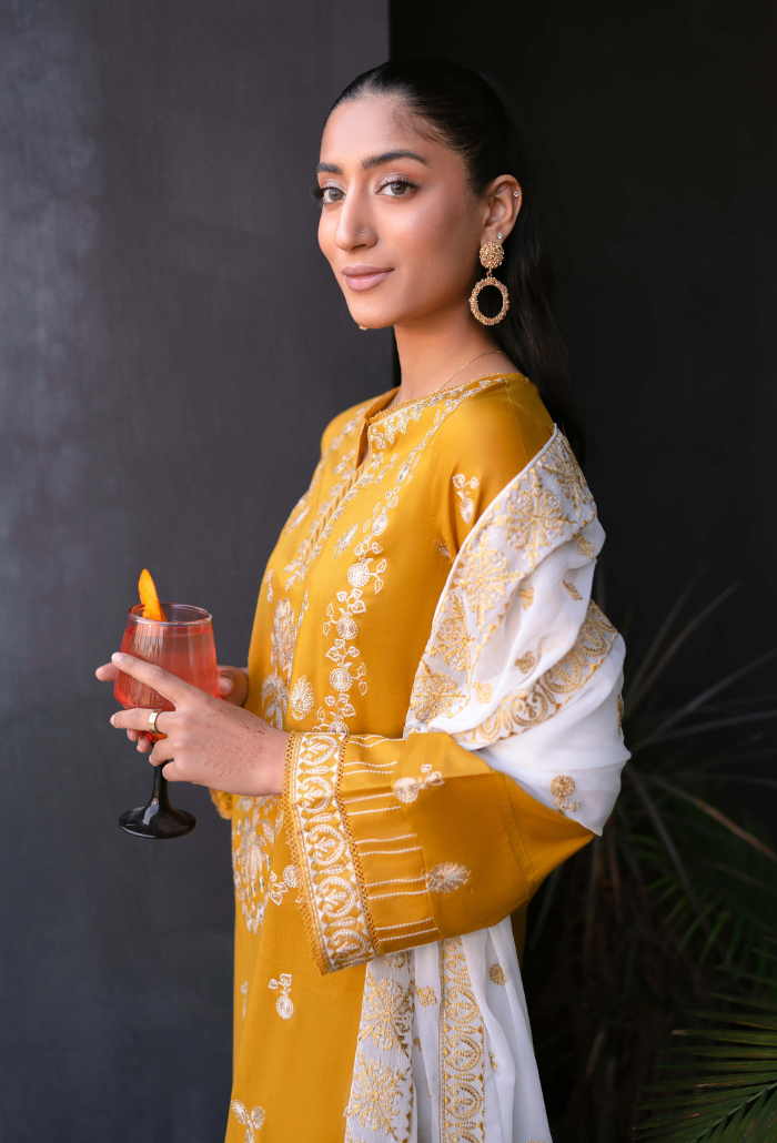 Humdum | Meraki Lawn 24 | d04 - Hoorain Designer Wear - Pakistani Ladies Branded Stitched Clothes in United Kingdom, United states, CA and Australia