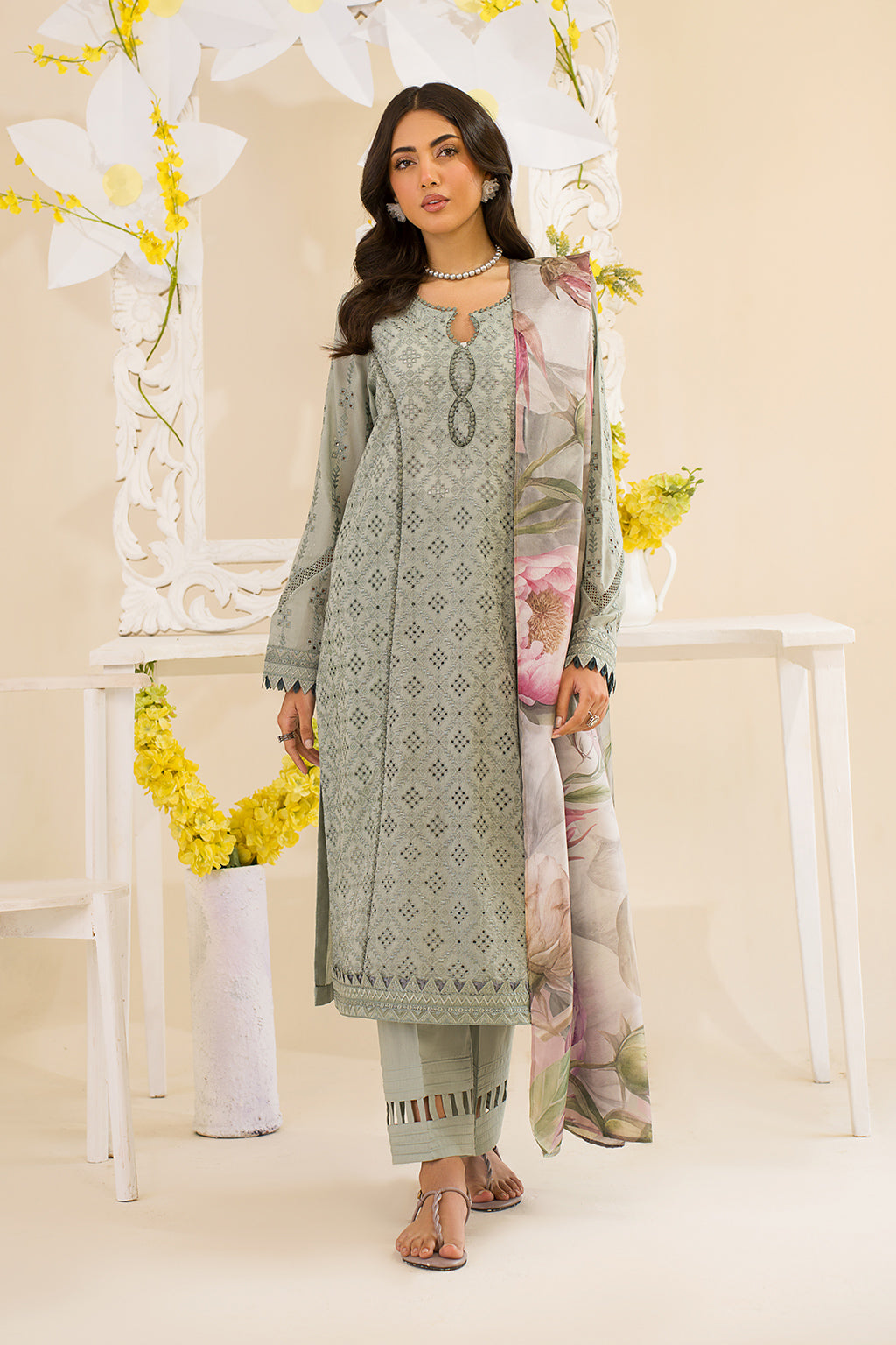 Iznik | Lawnkari 24 | UE-189 SLEEKCHIC - Pakistani Clothes for women, in United Kingdom and United States