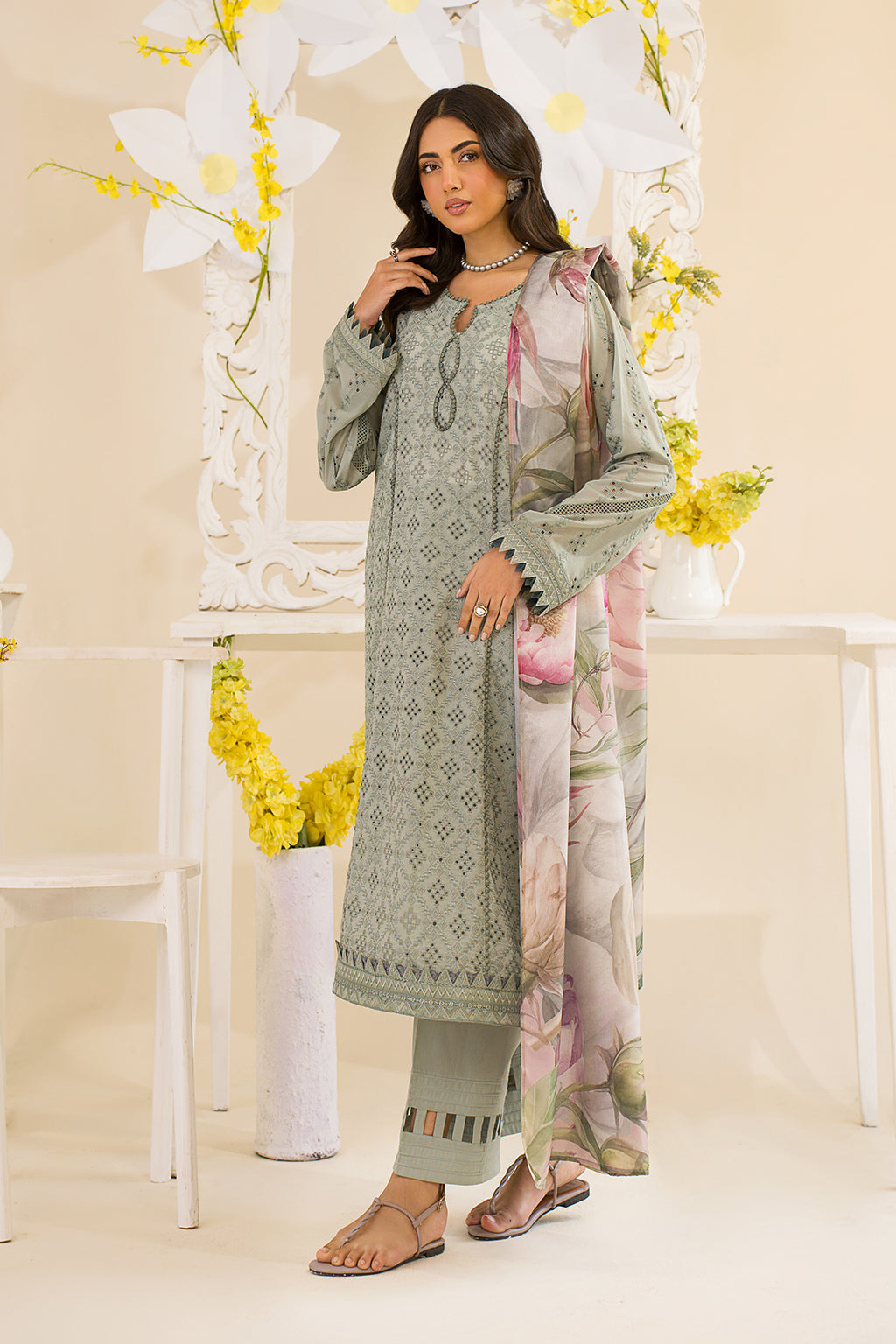 Iznik | Lawnkari 24 | UE-189 SLEEKCHIC - Pakistani Clothes for women, in United Kingdom and United States