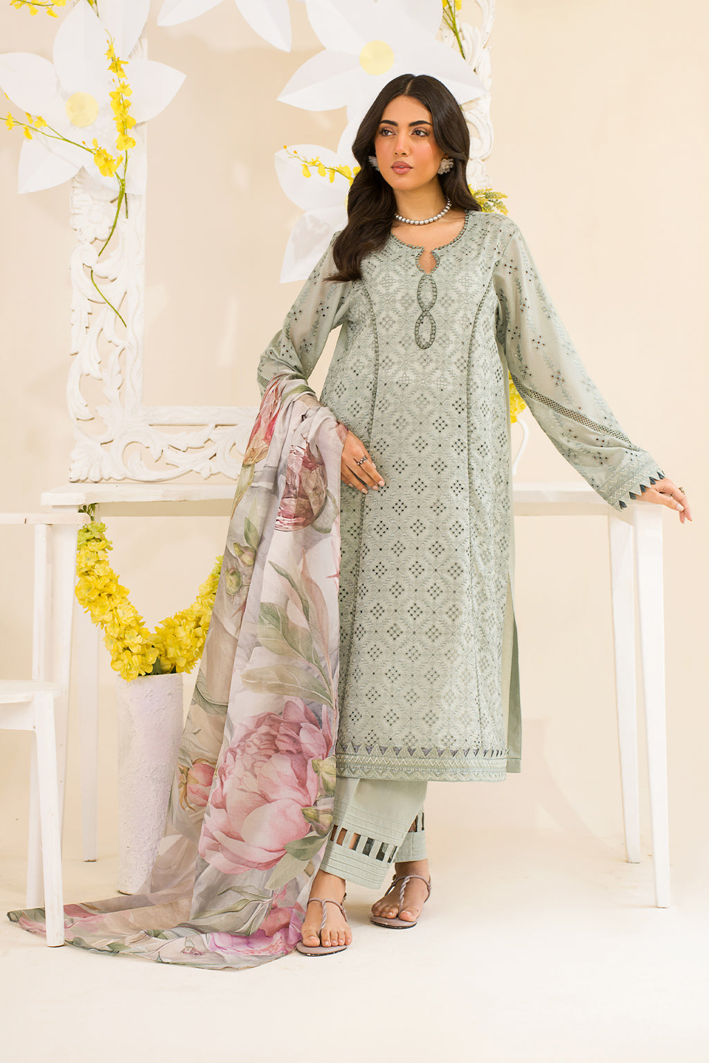 Iznik | Lawnkari 24 | UE-189 SLEEKCHIC - Pakistani Clothes for women, in United Kingdom and United States