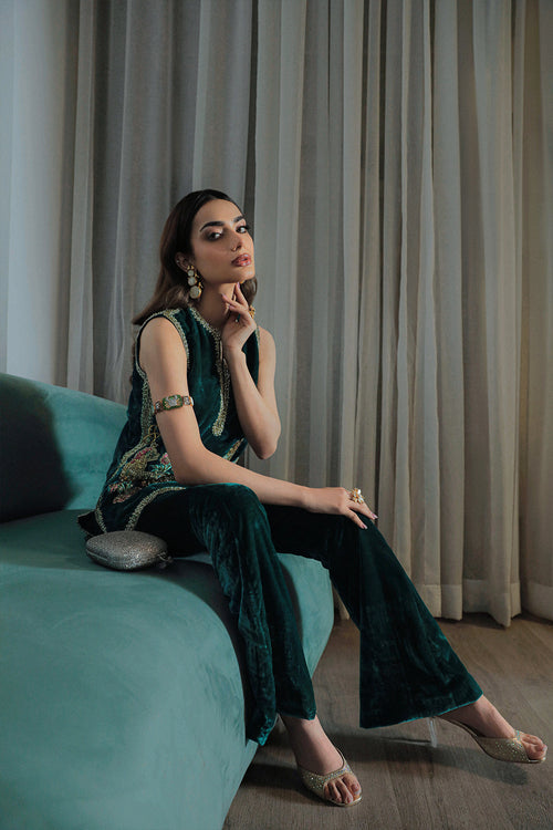 Saira Rizwan | Riona Luxury Formals | Simone - Hoorain Designer Wear - Pakistani Ladies Branded Stitched Clothes in United Kingdom, United states, CA and Australia