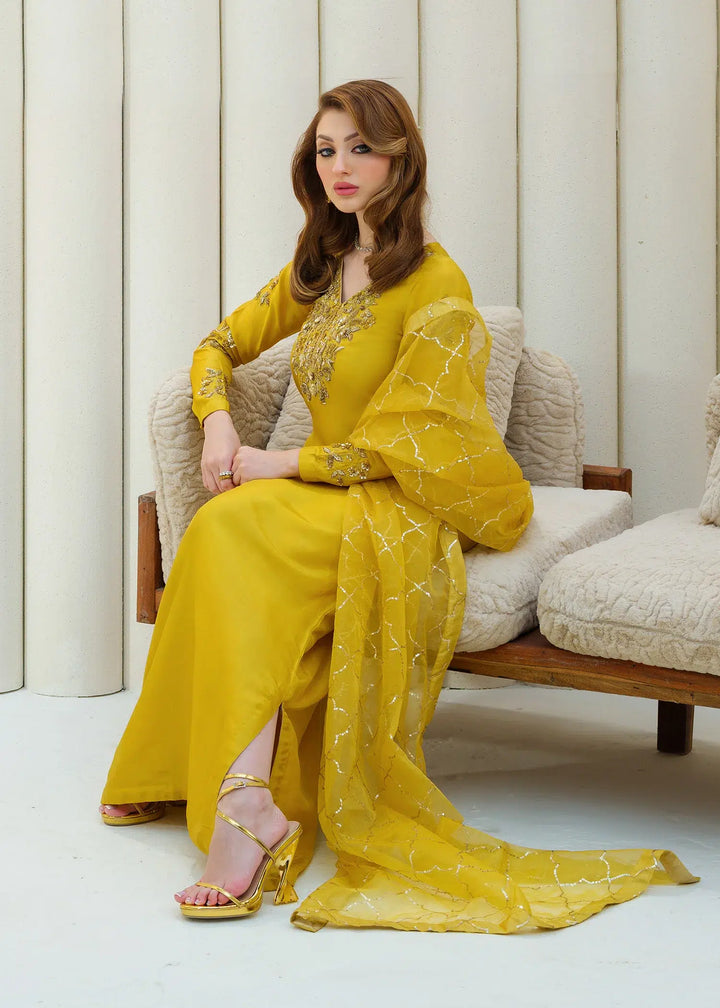 Mahum Asad | Forever and Ever Formals | Lyra - Hoorain Designer Wear - Pakistani Ladies Branded Stitched Clothes in United Kingdom, United states, CA and Australia