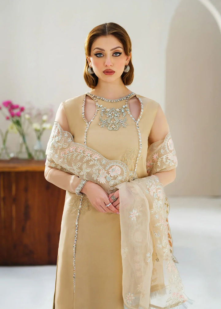 Mahum Asad | Forever and Ever Formals | Glow - Hoorain Designer Wear - Pakistani Ladies Branded Stitched Clothes in United Kingdom, United states, CA and Australia