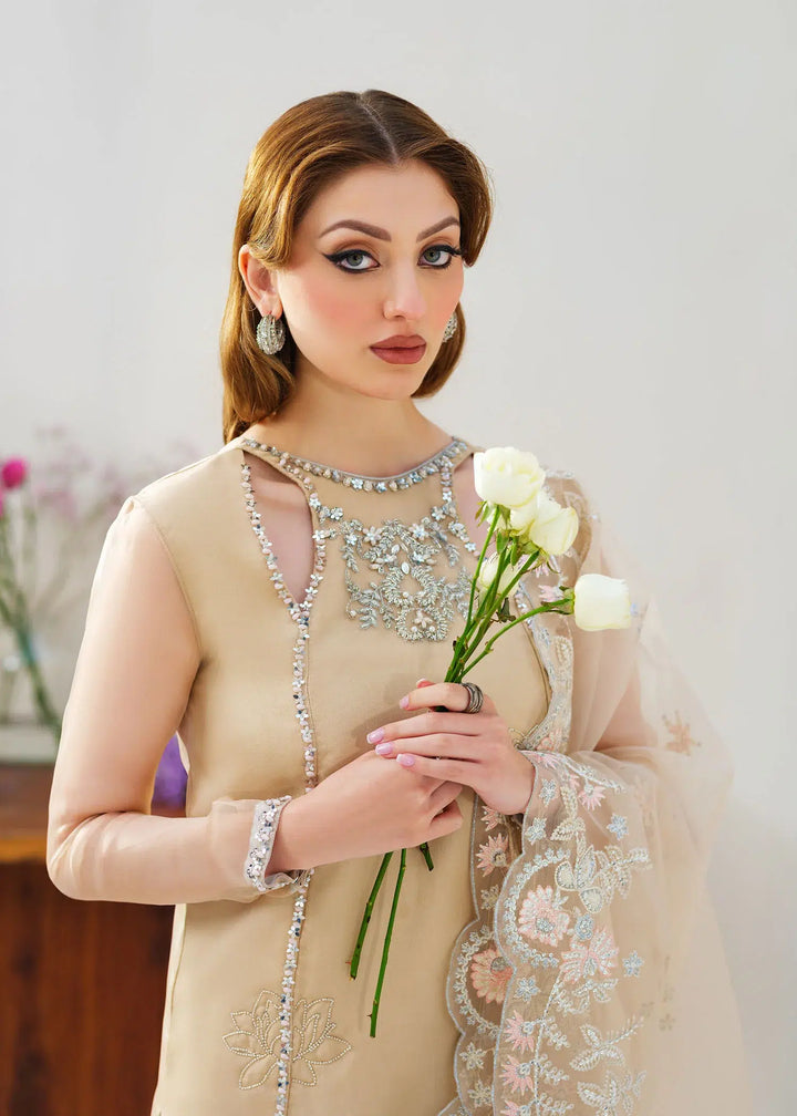 Mahum Asad | Forever and Ever Formals | Glow - Hoorain Designer Wear - Pakistani Ladies Branded Stitched Clothes in United Kingdom, United states, CA and Australia