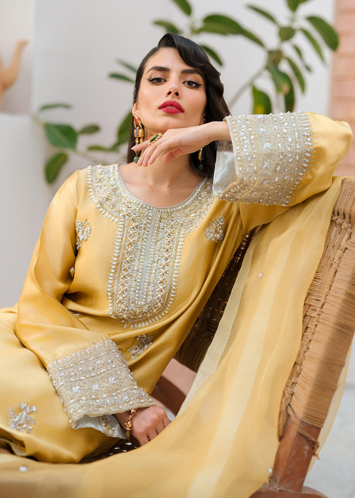 Mahum Asad | Raising The Bar | Bombshell - Hoorain Designer Wear - Pakistani Ladies Branded Stitched Clothes in United Kingdom, United states, CA and Australia