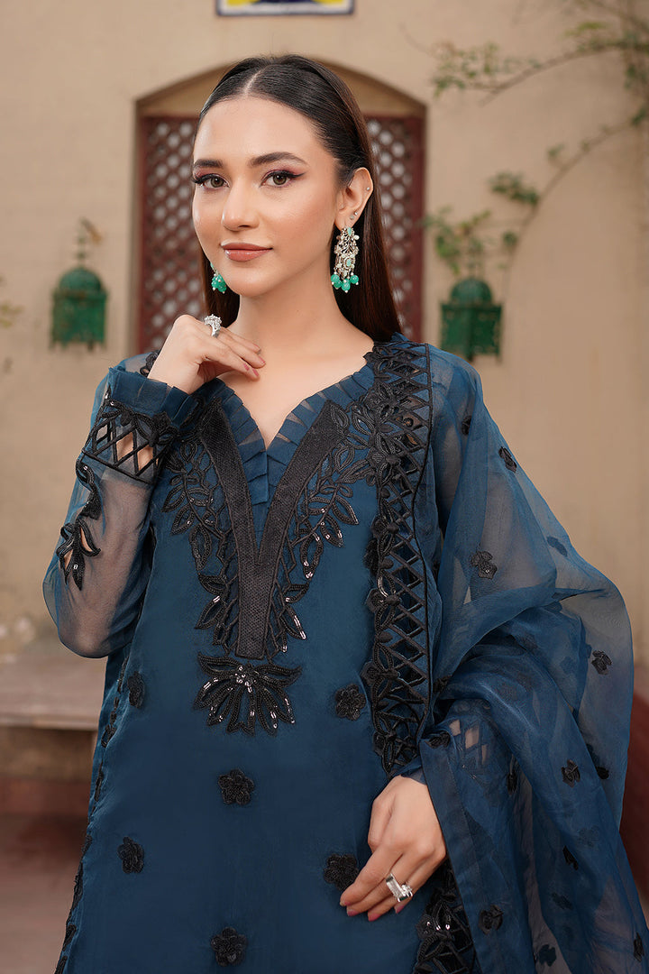 Maryams | Luxury Eid Pret | M-1102 - Hoorain Designer Wear - Pakistani Ladies Branded Stitched Clothes in United Kingdom, United states, CA and Australia