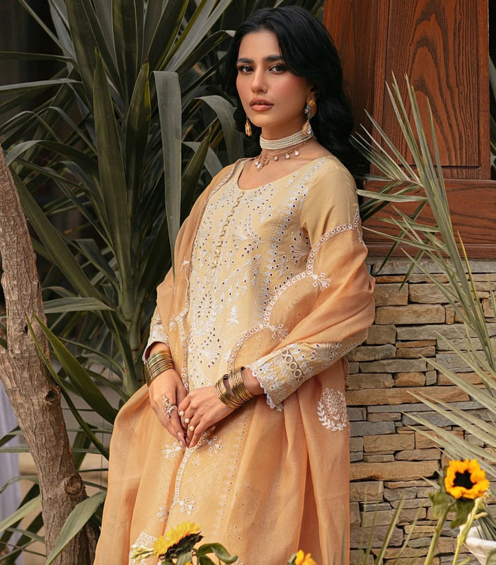 Mohagni | Muntazir Luxury Lawn 24 | CM-05 - Hoorain Designer Wear - Pakistani Ladies Branded Stitched Clothes in United Kingdom, United states, CA and Australia