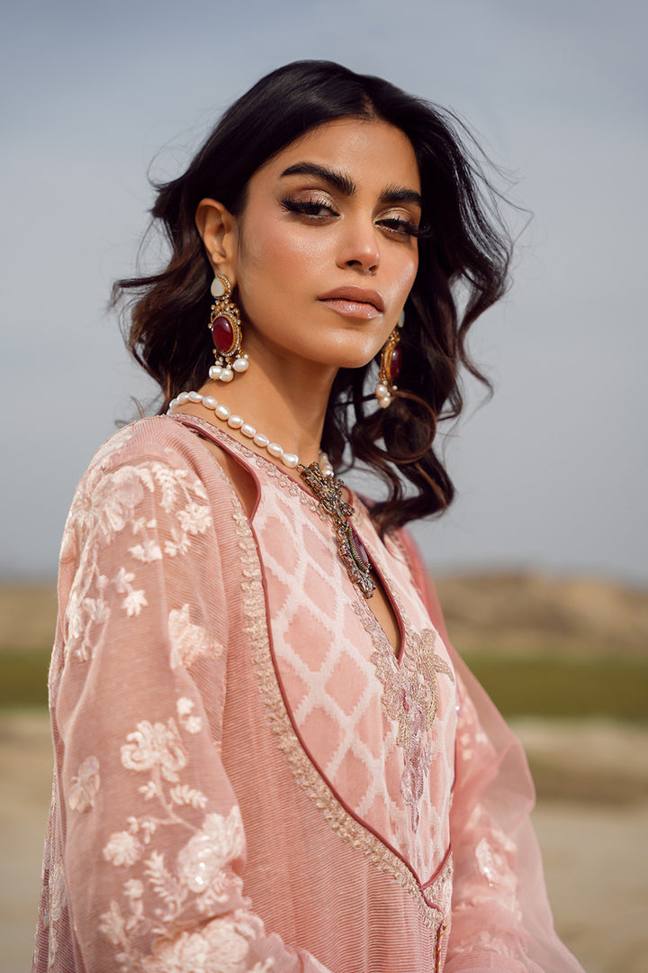 Nilofer Shahid | Verve Summer 24 | Sasha (3pc) – Verve SS 24 - Hoorain Designer Wear - Pakistani Ladies Branded Stitched Clothes in United Kingdom, United states, CA and Australia