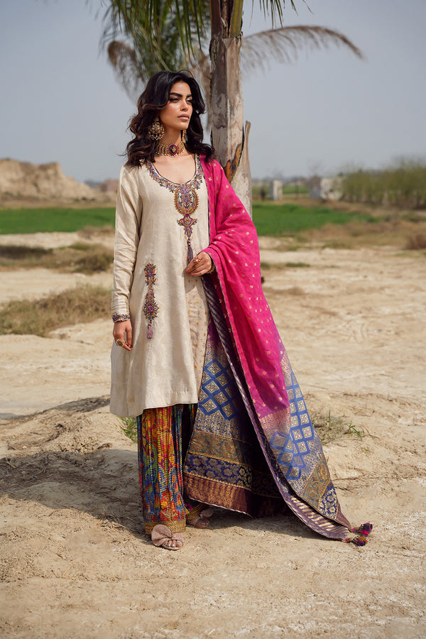 Nilofer Shahid | Verve Summer 24 | Verena (3pc) – Verve SS 24 - Hoorain Designer Wear - Pakistani Ladies Branded Stitched Clothes in United Kingdom, United states, CA and Australia