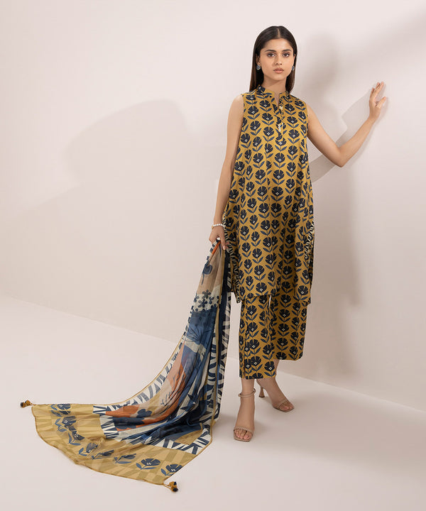 Sapphire | Eid Collection | D102 - Hoorain Designer Wear - Pakistani Ladies Branded Stitched Clothes in United Kingdom, United states, CA and Australia