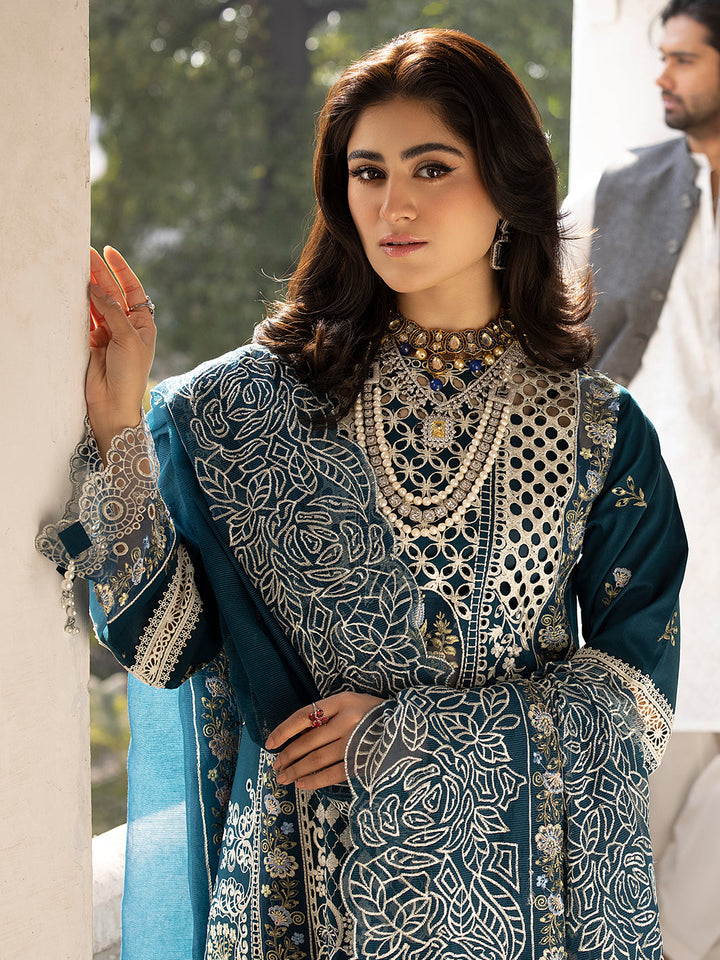 Mahnur | Mahrukh Luxury Lawn 24 | SERENE - Hoorain Designer Wear - Pakistani Ladies Branded Stitched Clothes in United Kingdom, United states, CA and Australia