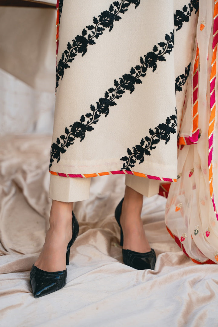 Vintage | Eid Edit 24 | Izna - Hoorain Designer Wear - Pakistani Ladies Branded Stitched Clothes in United Kingdom, United states, CA and Australia