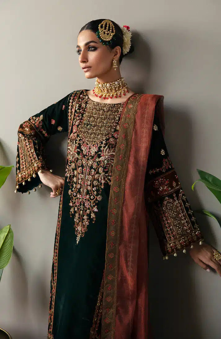 Emaan Adeel | Makhmal Velvet Edition 23 | MK-06 VERSHA - Hoorain Designer Wear - Pakistani Ladies Branded Stitched Clothes in United Kingdom, United states, CA and Australia