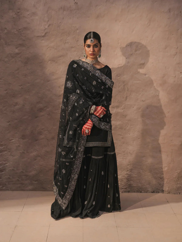 Erum Khan | Shab Siyah 23 | Aaina - Hoorain Designer Wear - Pakistani Ladies Branded Stitched Clothes in United Kingdom, United states, CA and Australia
