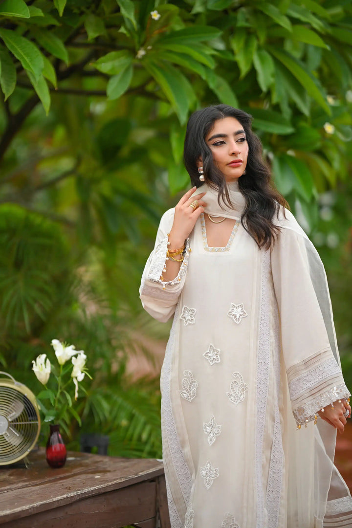 Hue Pret | Leilah Formals 23 | Pearl - Hoorain Designer Wear - Pakistani Ladies Branded Stitched Clothes in United Kingdom, United states, CA and Australia